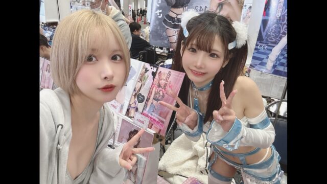 白と青のコントラストが映える！　堕天ろあ、まほれとの撮影会ツーショット写真を公開