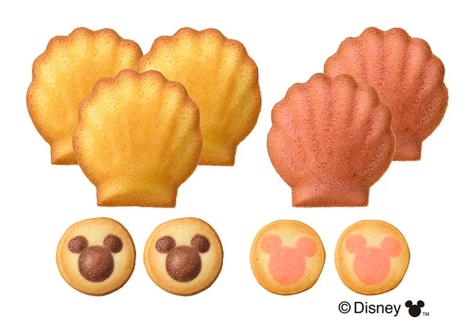 ふんわりしっとり焼き上げたバターといちごのマドレーヌ、サクサク食感のミッキーアイコン柄クッキー