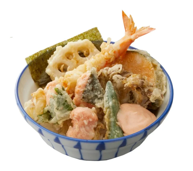 さん天の海老と明太子の天丼。明太マヨソースが添えられている