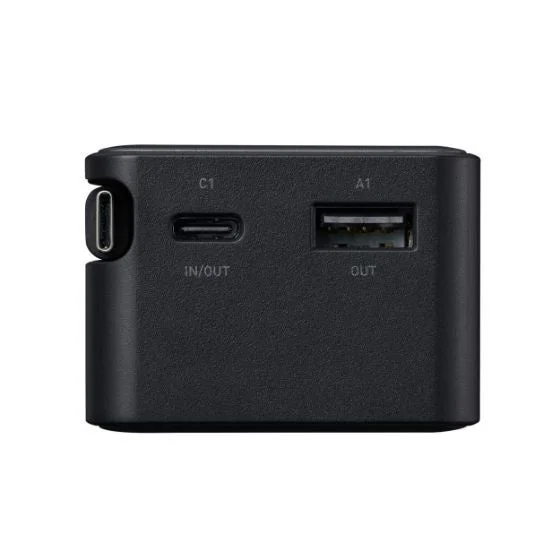 モバイルバッテリーブラックモデルのUSBポート部