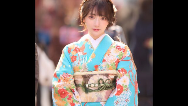 上品さが溢れる美しき振袖姿！　尊みを感じて桜井、花々が彩る着物で新年を迎える