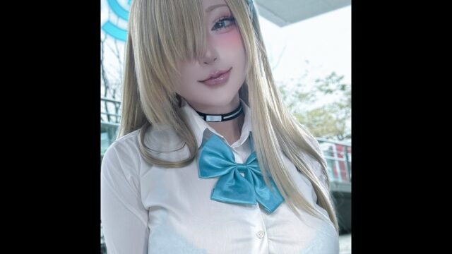 先生の感想、聞きたいな？　カモミール、『ブルーアーカイブ』一之瀬アスナの制服姿で魅力全開！