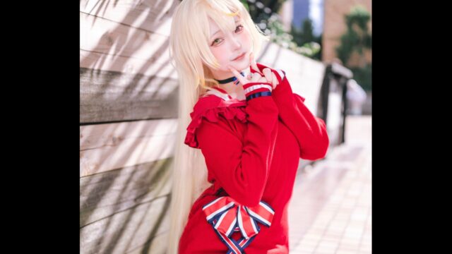 星のようにキュート！　小塩てる、『MiSide』ミタのセーラー服コスプレを披露