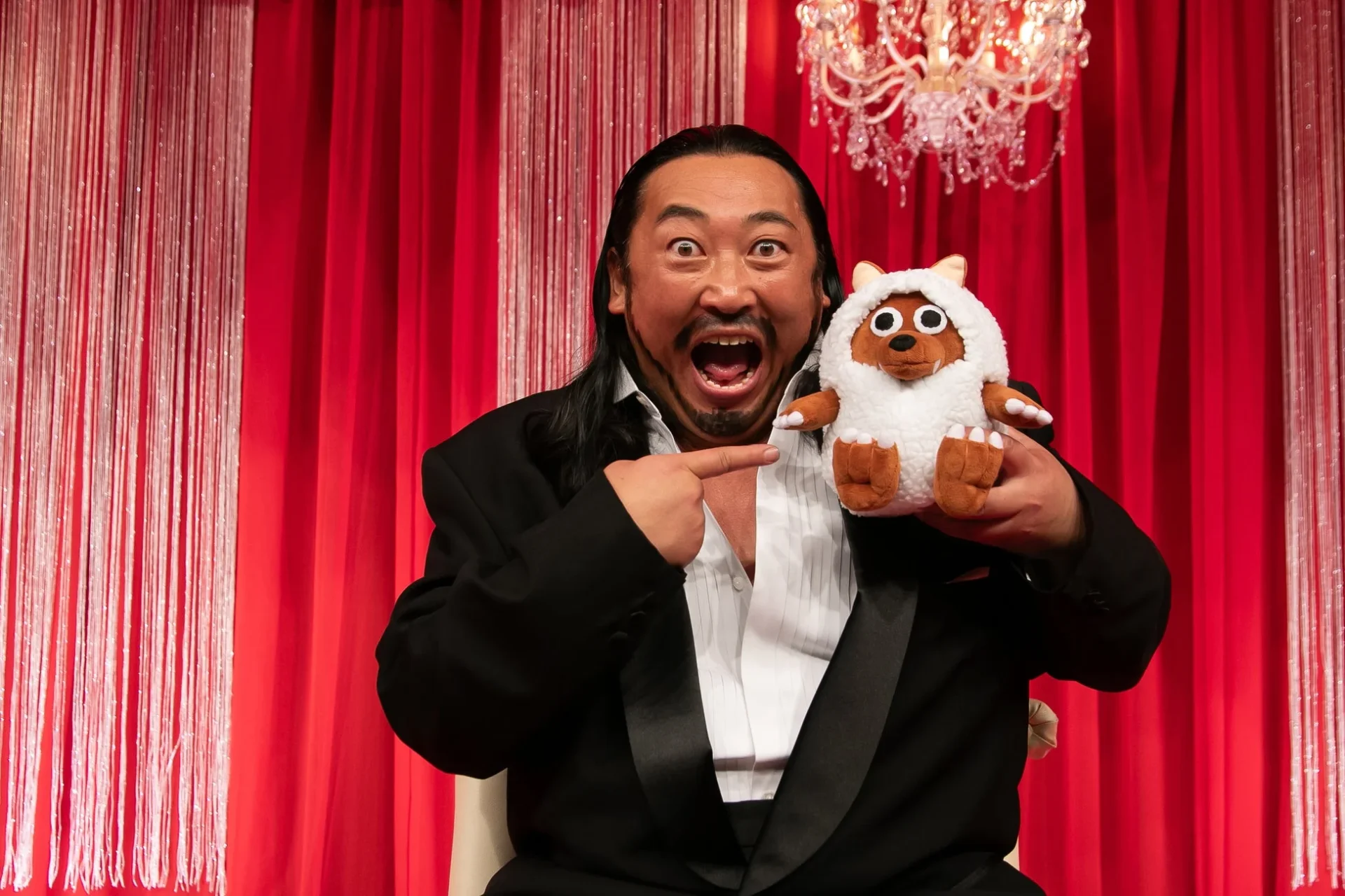 ロバート秋山さんとメ〜テレのウルフィ