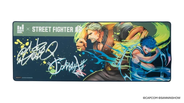 ドンピシャとガイルの共闘アートがプリントされたデスクマット