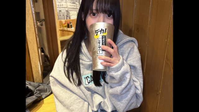 でかい！　犬乃かりんさん、グレーパーカーでカジュアルな朝の自撮り写真を公開