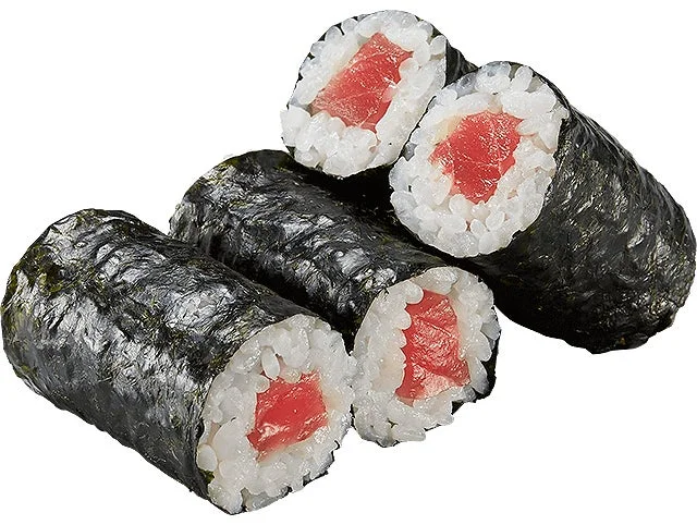 赤身のマグロが入った鉄火巻き4切れ。