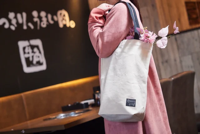 牛角トートバッグを日常で活用するイメージ