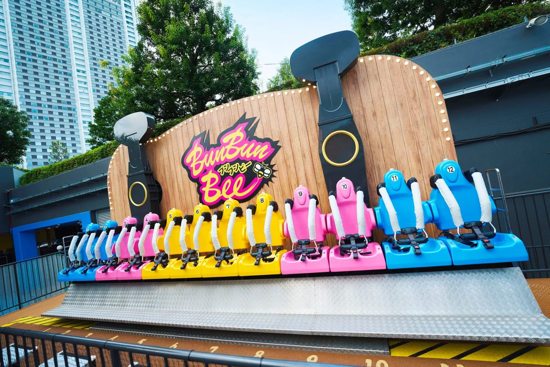 東京ドームシティ アトラクションズのブンブンビー