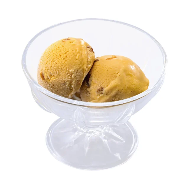 塩キャラメルの程よい塩味とコクのある風味、ナッツの食感を楽しめる塩キャラメルアーモンドアイス。