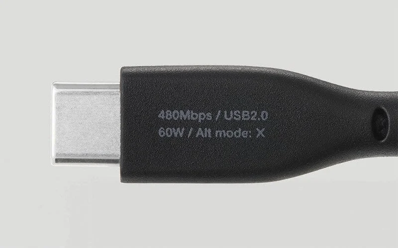 コネクター部分に印字されたケーブルの製品仕様