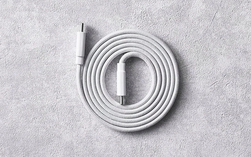 絡みにくく手触りの良いシリコンタイプのUSB Type-Cケーブル（黒と白）