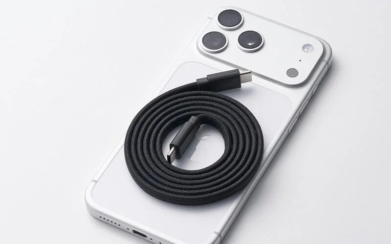 やわらかくなめらかな手触りのシリコン素材を採用したUSB Type-Cケーブル