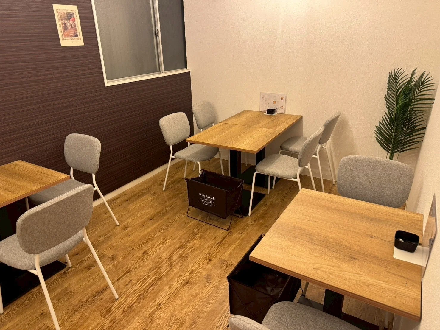 大阪梅田店「はてな珈琲店」の落ち着いた雰囲気の店内