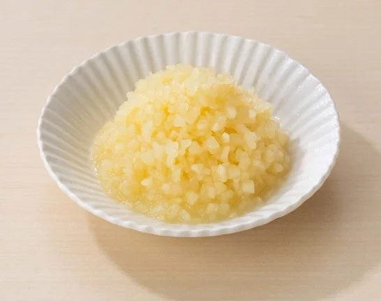 背徳だしに欠かせない「刻みにんにく」