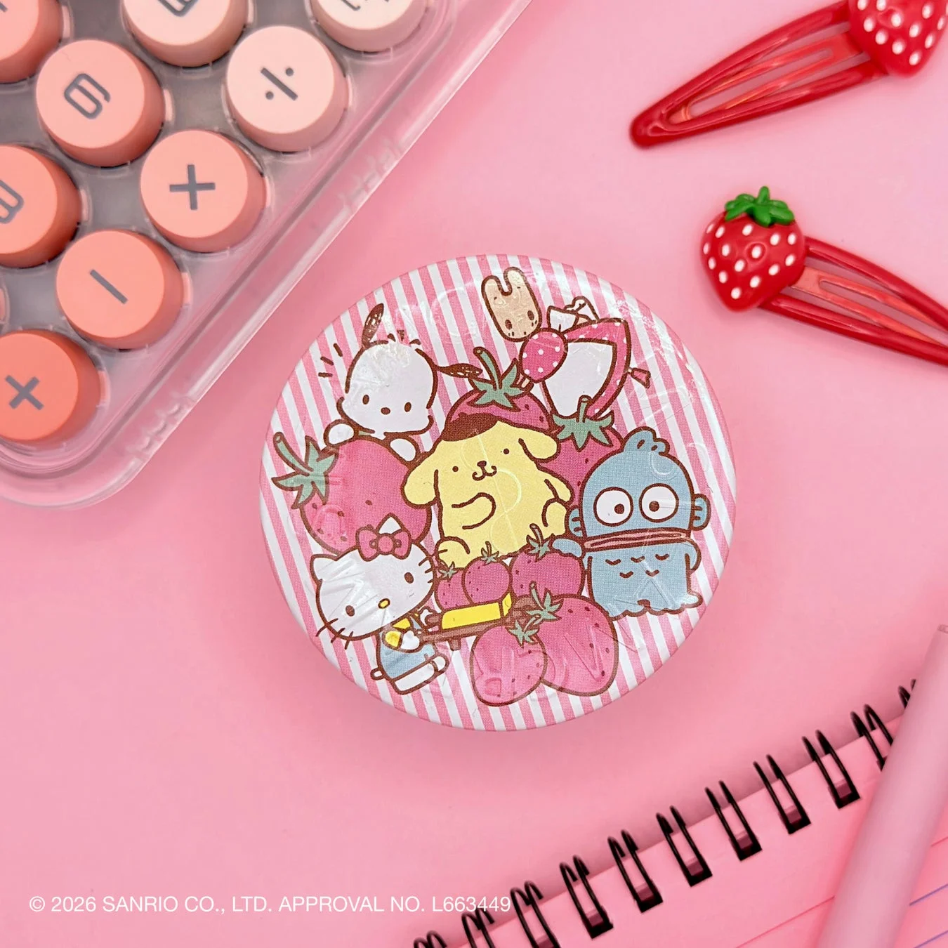 サンリオキャラクターズといちごデザインのスチームクリーム缶