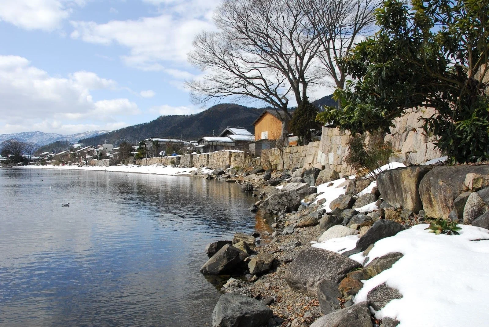琵琶湖と暮らしが織りなす滋賀県高島市の冬の水辺の原風景