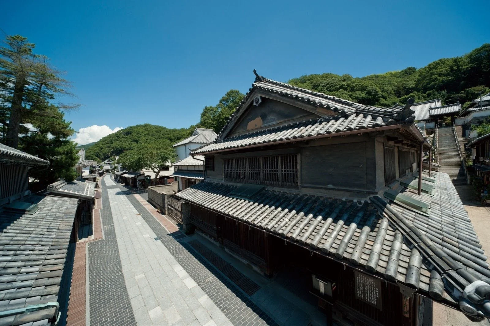 製塩業や酒造業で栄えた広島県竹原市の歴史的な町並み保存地区