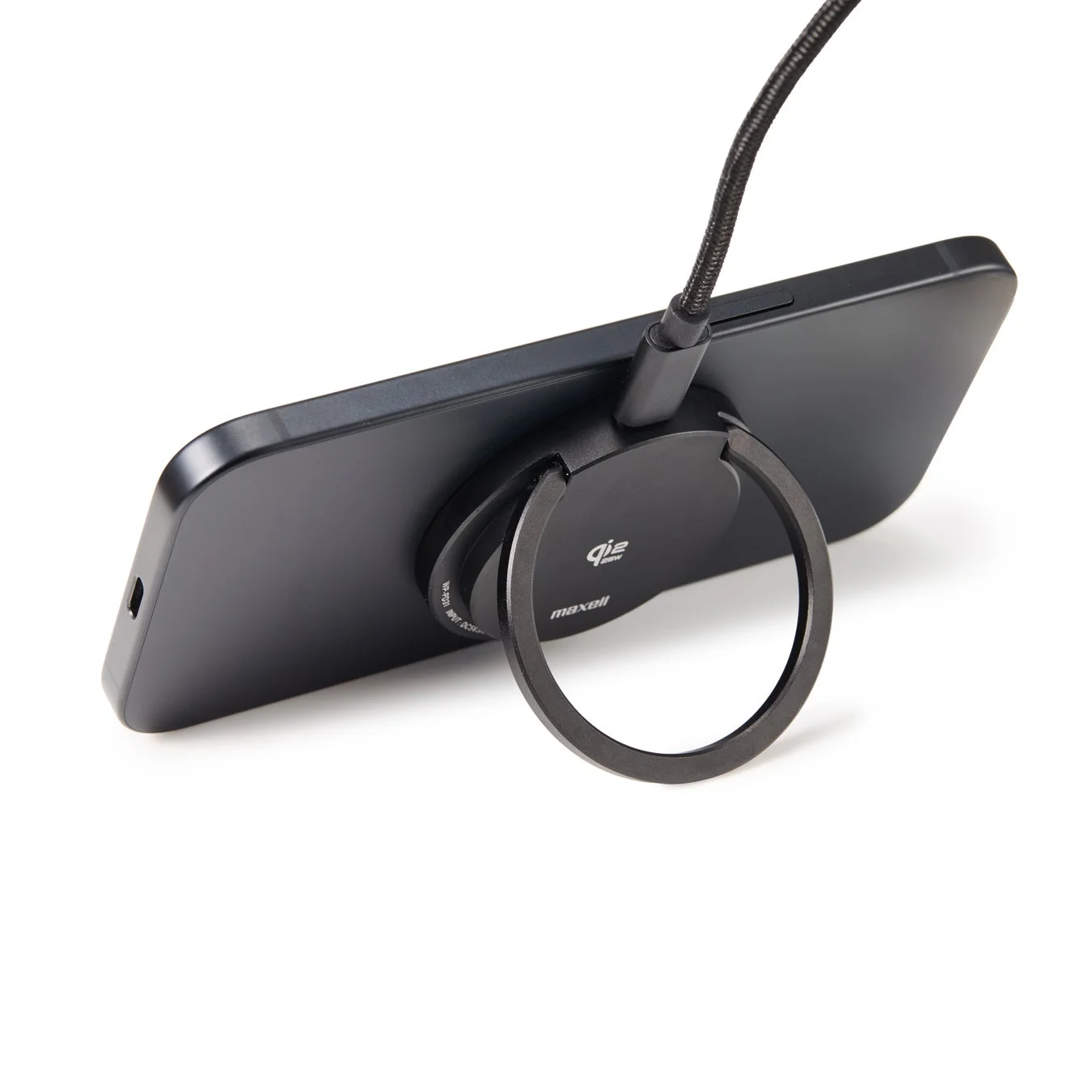 スマートフォンを横置きして充電・視聴する「WP-PD31BK」の使用イメージ