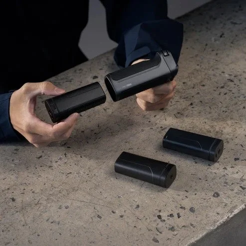 PGYTECH ProShot フォンケージ ビデオキットのモジュールを着脱している様子