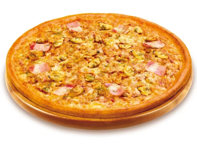 たっぷりのアサリとトマトソース、ニンニクが効いた復刻ピザ『たっぷりアサリのボンゴレ』