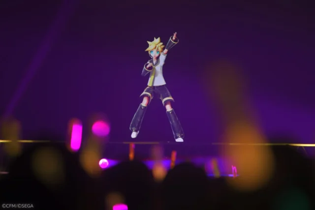 『右肩の蝶』を歌唱する鏡音レン、パワフルなステージング