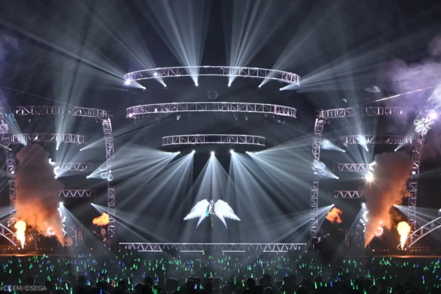 『初音ミクの激唱』でのダイナミックなステージ演出と照明