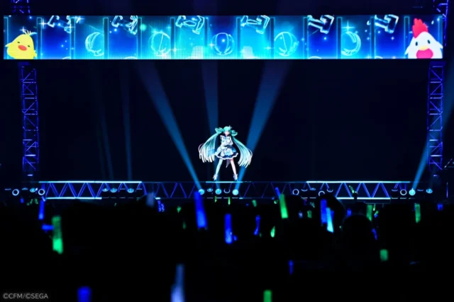 『シアンブルー』の演出映像に登場するローソンモチーフのキャラクター