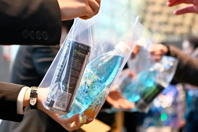 ライブ終演後に来場者に配布された初音ミクコラボのお土産ドリンク