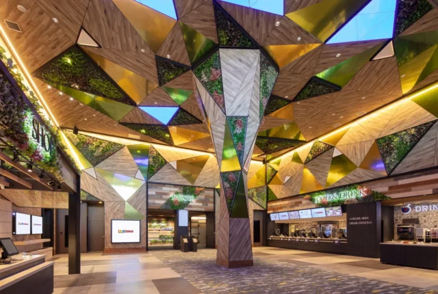 109シネマズのモダンなロビーとフード＆ドリンクカウンター