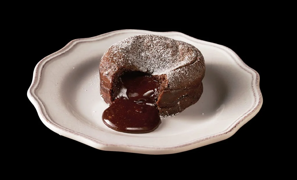 とろけるチョコレートが溢れる焼きたてフォンダンショコラ