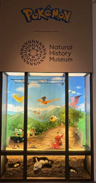 ロンドン自然史博物館に展示された『ポケモン生態図鑑』の大型ジオラマ