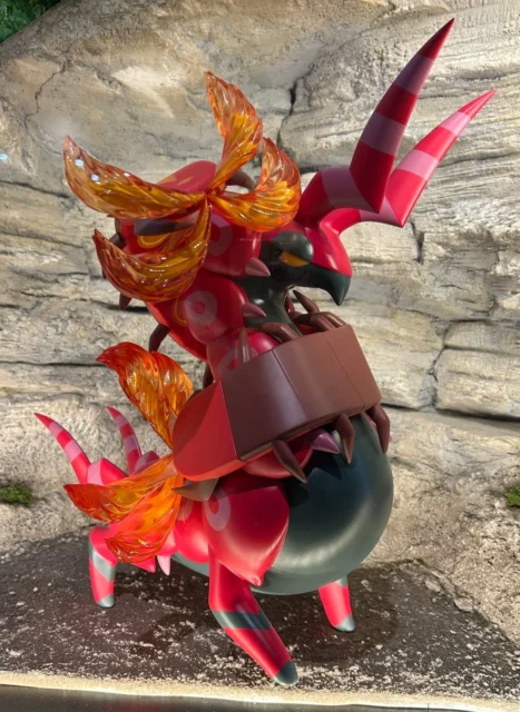 ペンドラーと縄張り争いをするマルヤクデのジオラマ