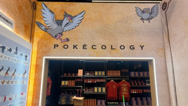 ポップアップショップ「Pokécology」の外観とグッズ