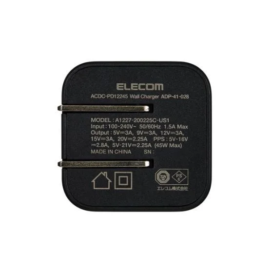 エレコムのAC充電器の背面にある製品仕様表記