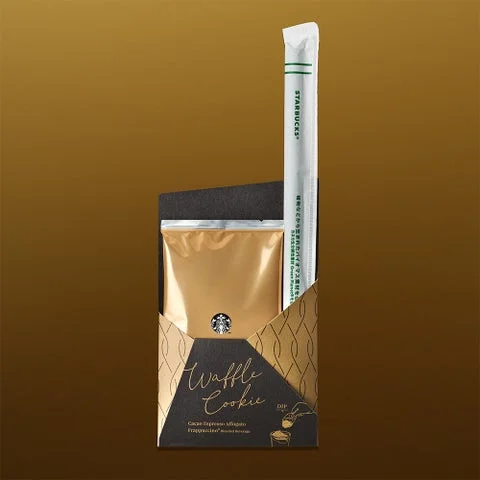 カカオ エスプレッソ アフォガート フラペチーノ®に付属するワッフルクッキーのパッケージ