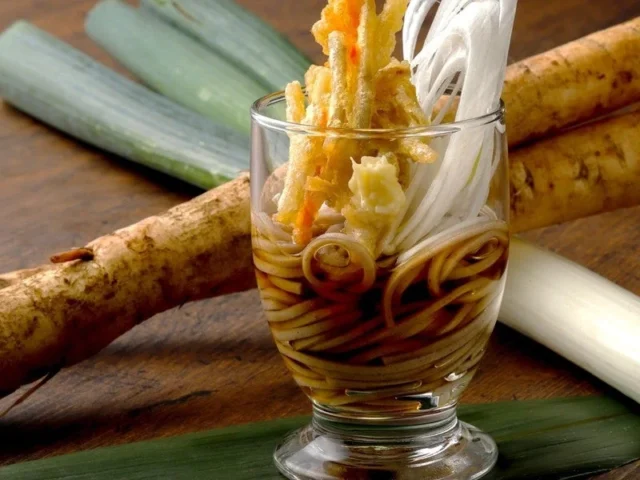 つるっと一口サイズのPREMIUM BUFFET限定「そばパフェ」