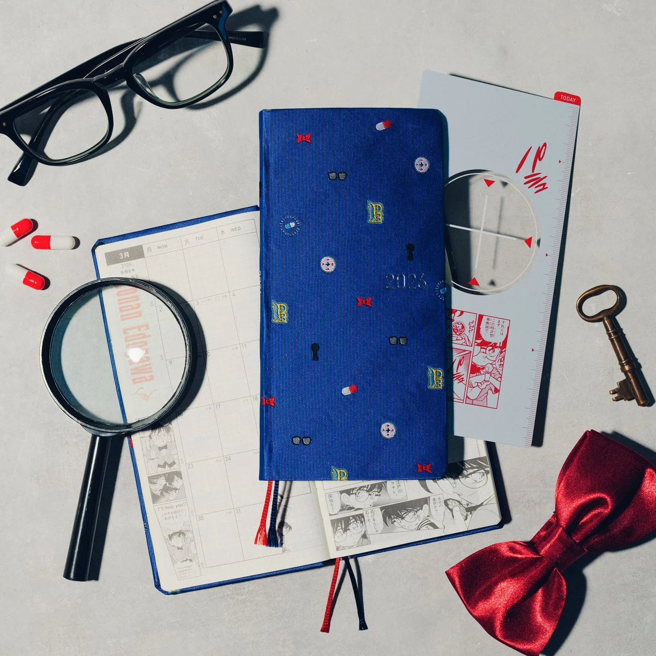 名探偵コナンコラボのほぼ日手帳weeks（探偵アイテム柄）と文具