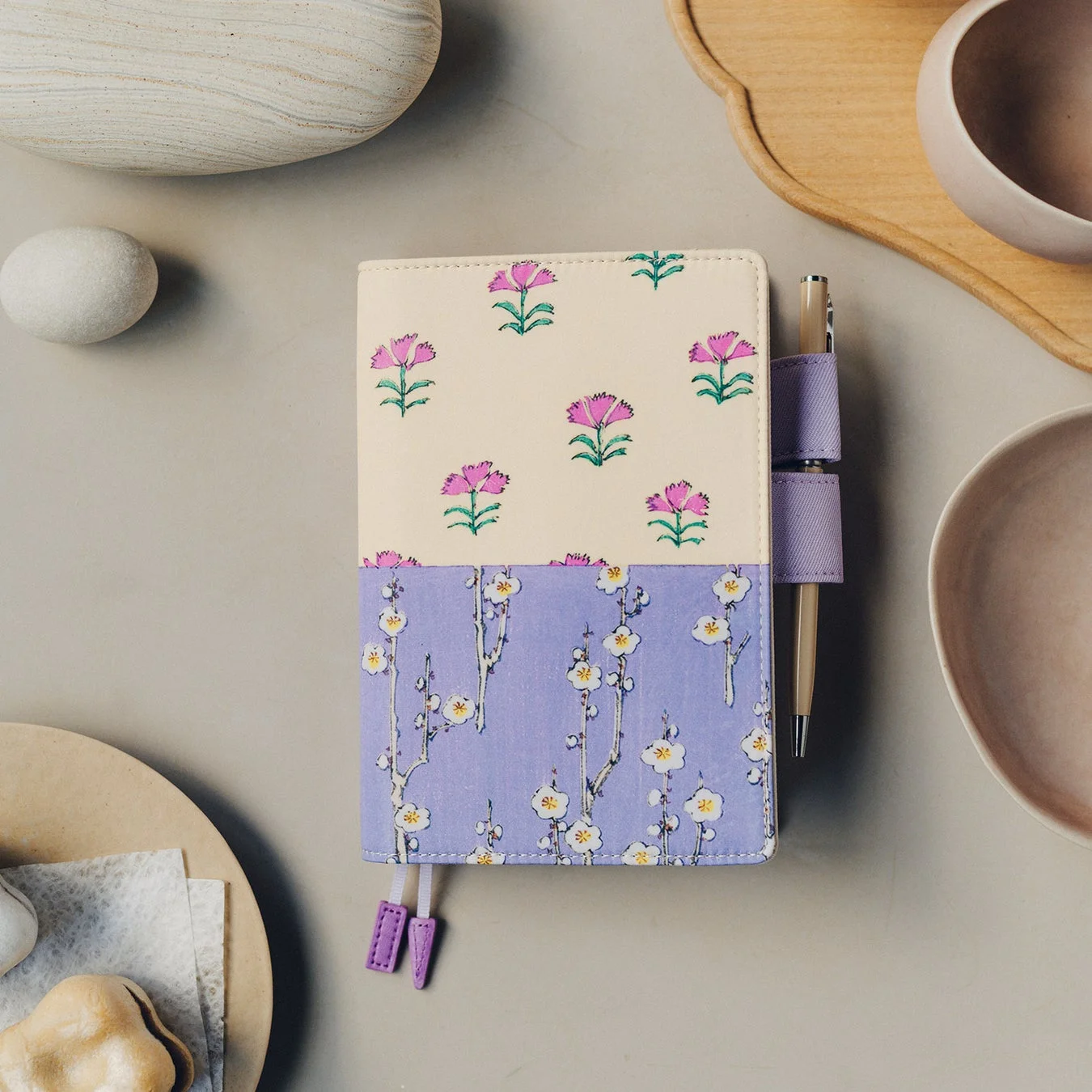 芸艸堂コラボのほぼ日手帳カバー（春らしい花柄）