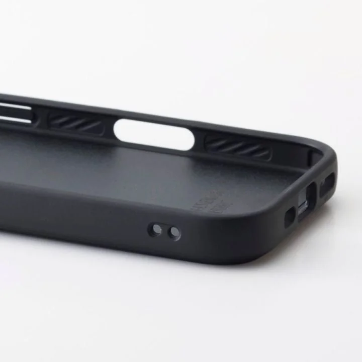 スマホケースの側面にあるストラップホール