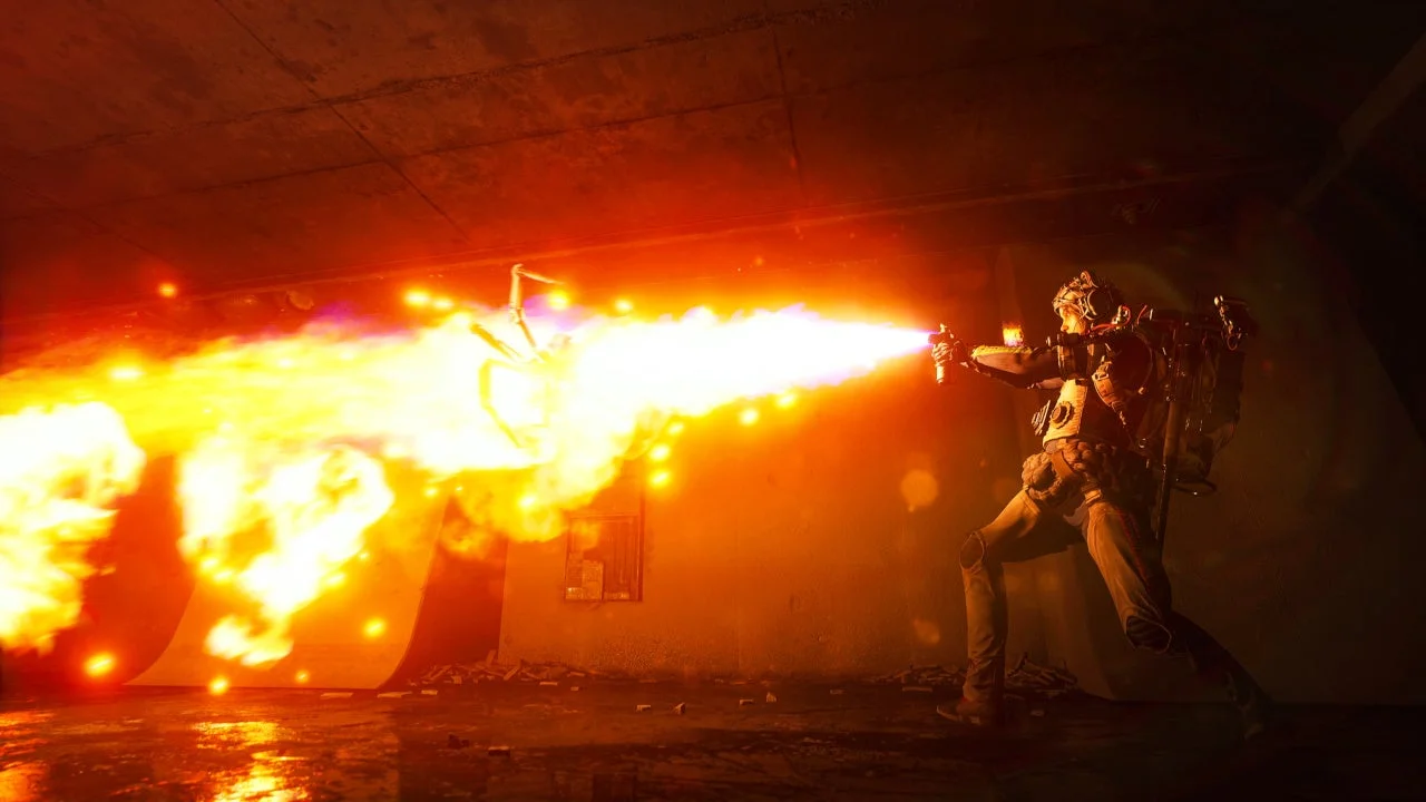 火炎放射器で敵を攻撃するレイダーのゲームプレイ画面