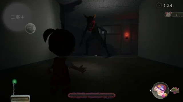 『かくれ鬼』のゲーム画面、鬼に追い詰められるシーン