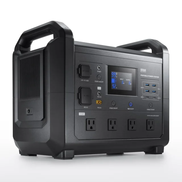 ポータブル電源 BTL-RDC38の正面。出力ポートとディスプレイ