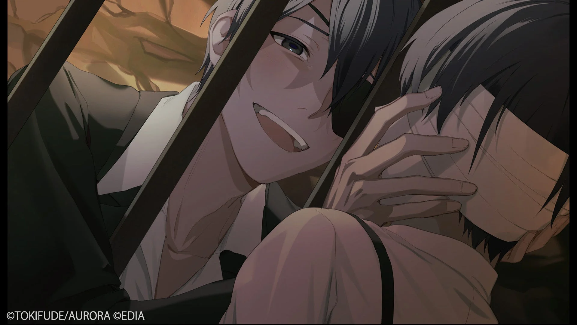 「虧月の夜」のゲーム画面。不気味な表情のキャラクター。