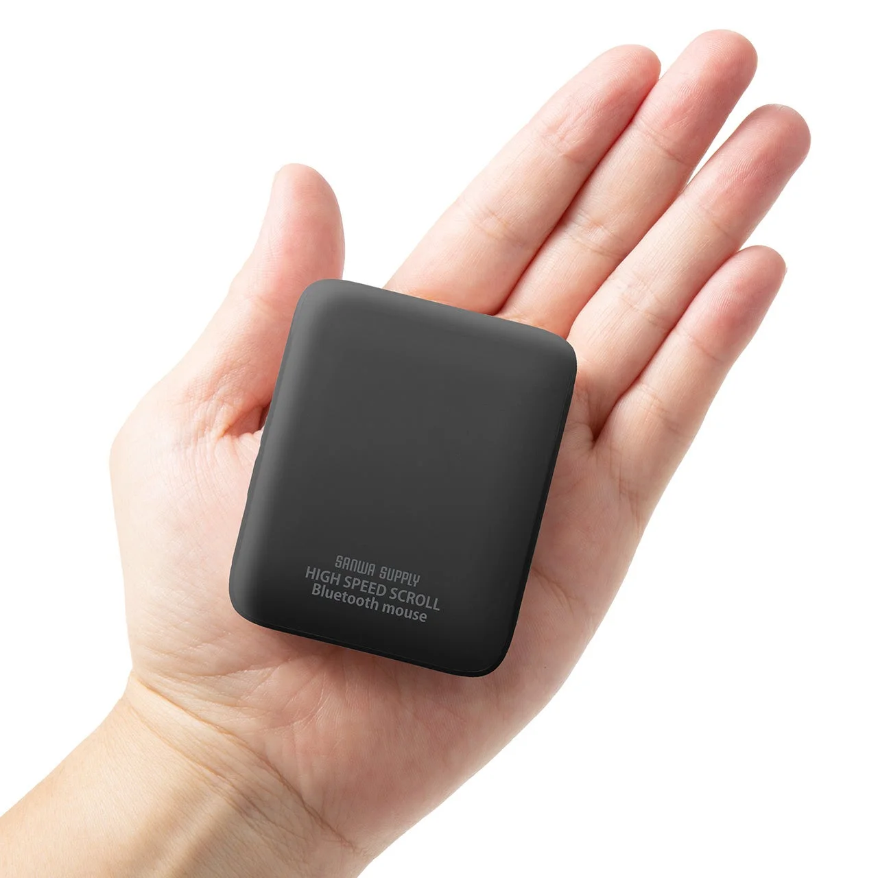 閉じると手のひらサイズになるマウス