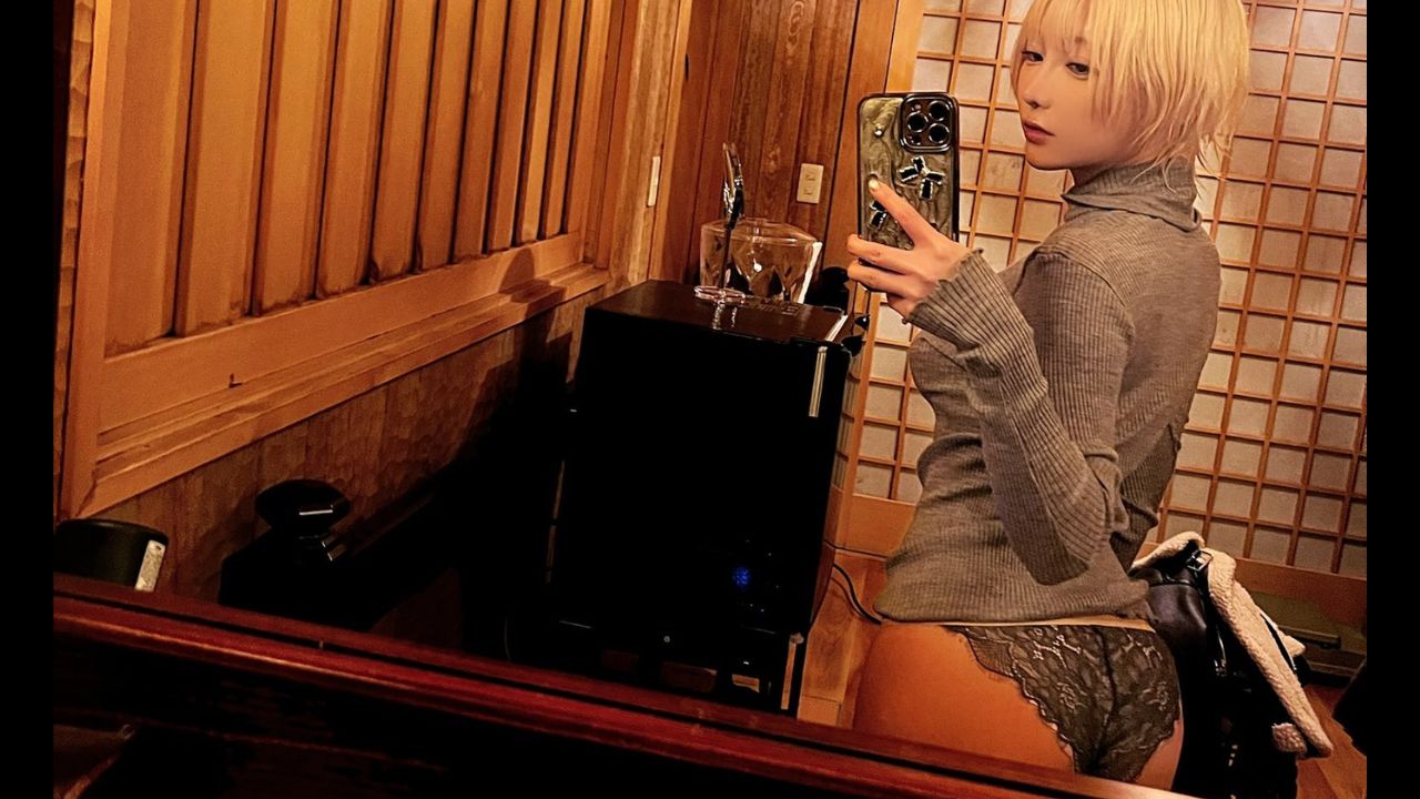 温泉での刺激的な一枚！ 篠崎こころ、セクシーな写真とともにコミケ107