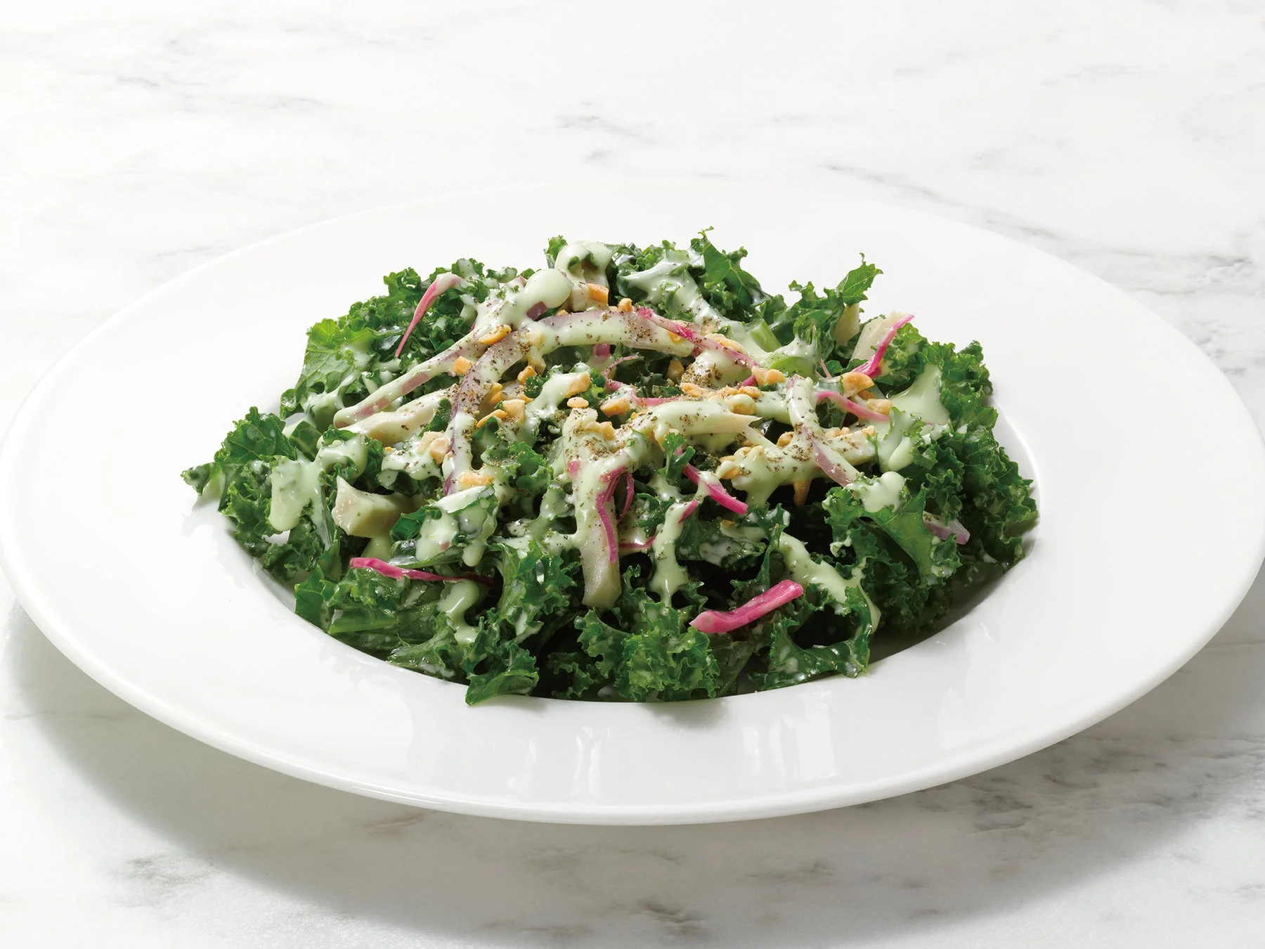 復活したグリーンゴッデスドレッシングをかけたケールサラダ