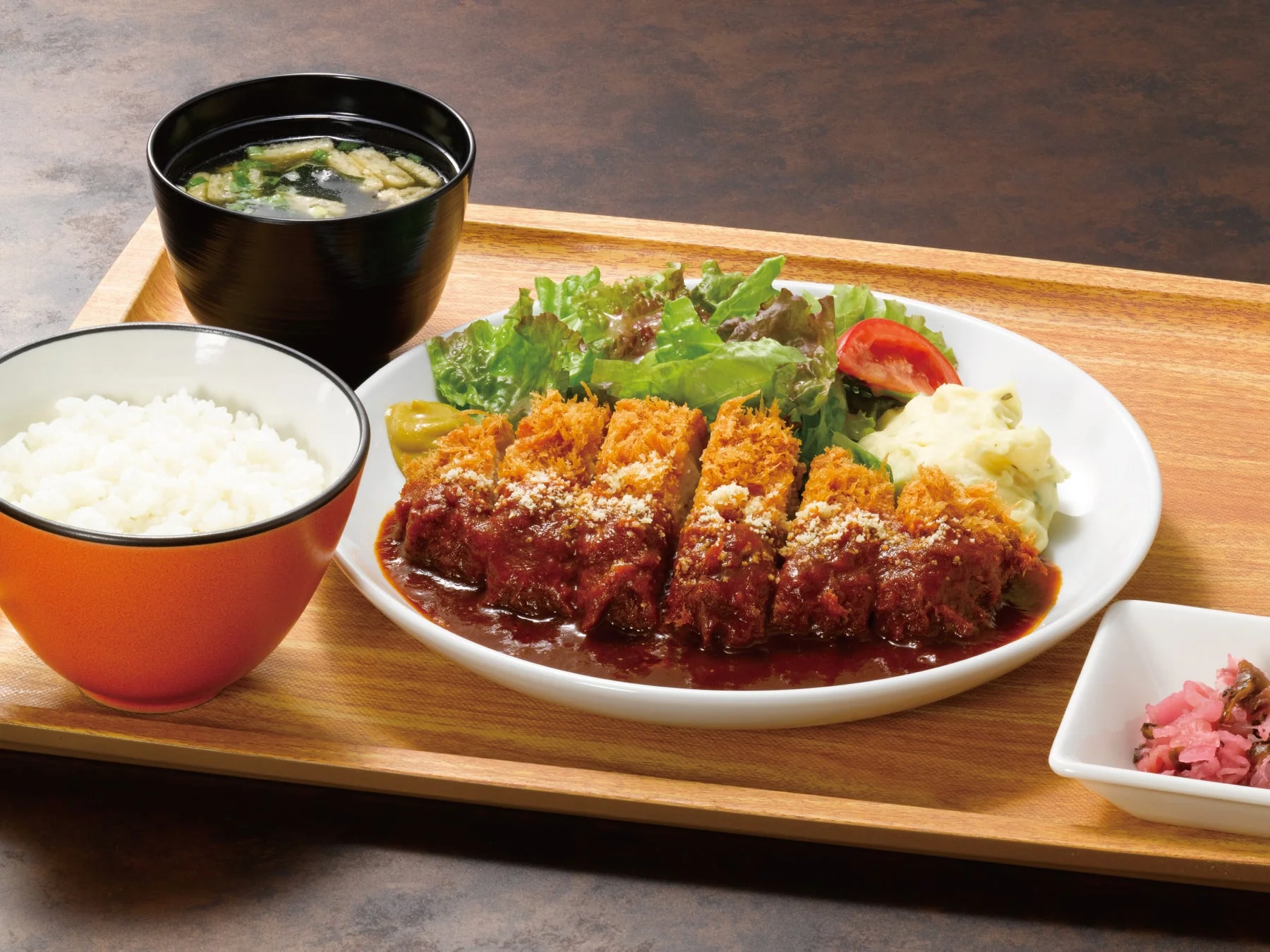 北海道産ブランド豚「ゆめの大地」を使用したロースかつ膳ドミグラスソース