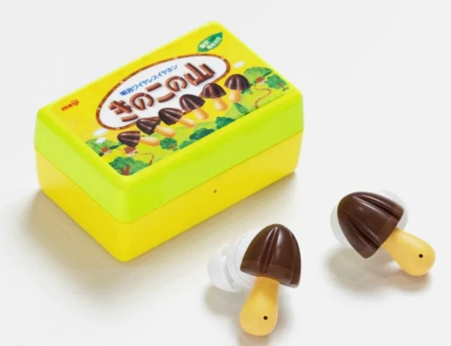 きのこの山ワイヤレスイヤホンと充電ケース