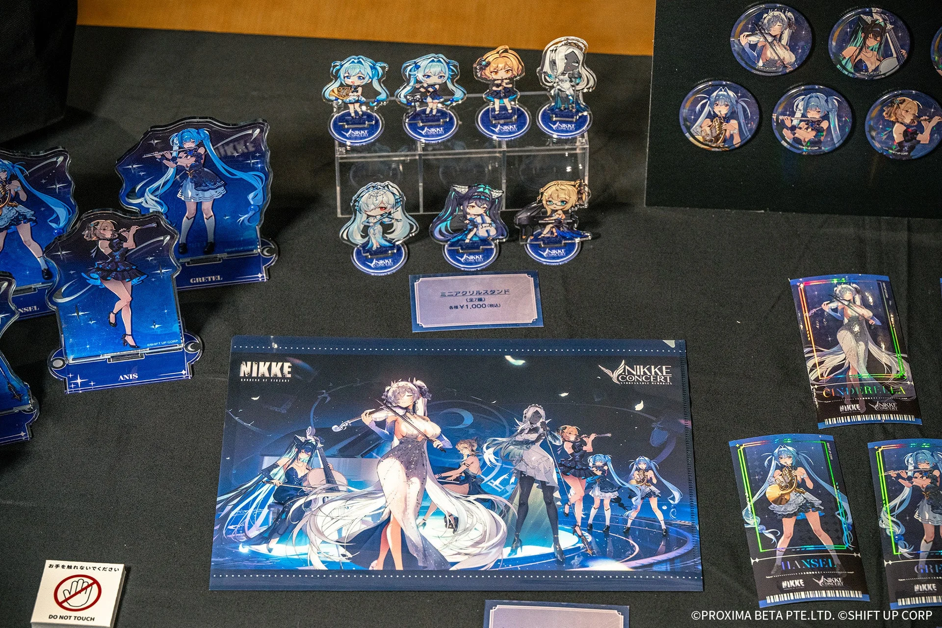NIKKEオーケストラコンサート限定のミニクリアスタンドとパンフレット